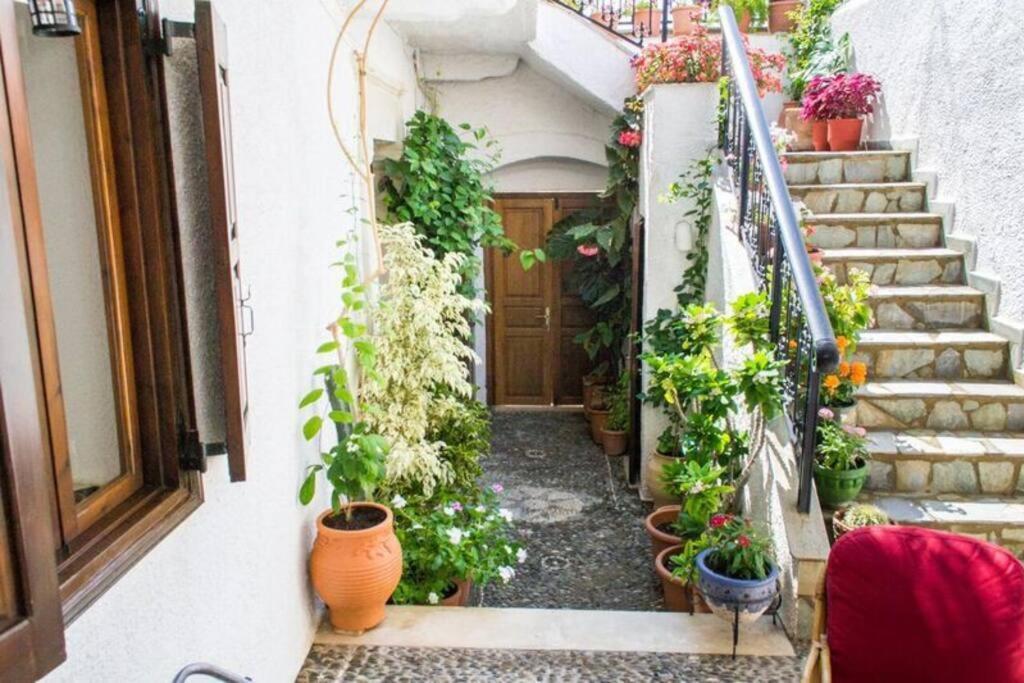 Traditional House Under Kazarma Fortress In Sitia Extérieur photo