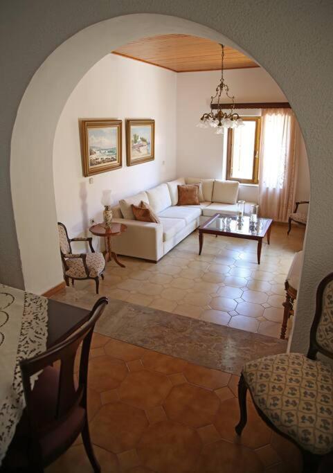 Traditional House Under Kazarma Fortress In Sitia Extérieur photo